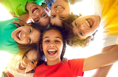 Group of children grouped together to take a picture